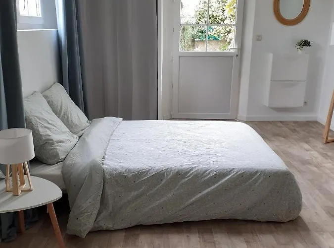Superbe Grand Confort Avec Exterieur * Poussan
